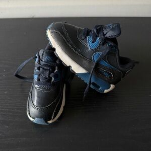 Nike Kids Navy and Black Airmax Sneakers